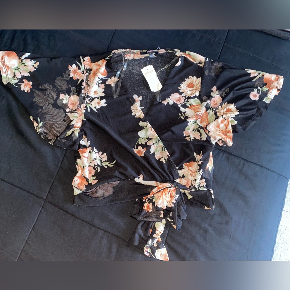 Black floral mid crop Top